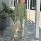 👚✨ Nyomott mintás nadrág és kerek nyakkivágású felső